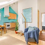 Trendy Loft In The Heart Of The City!